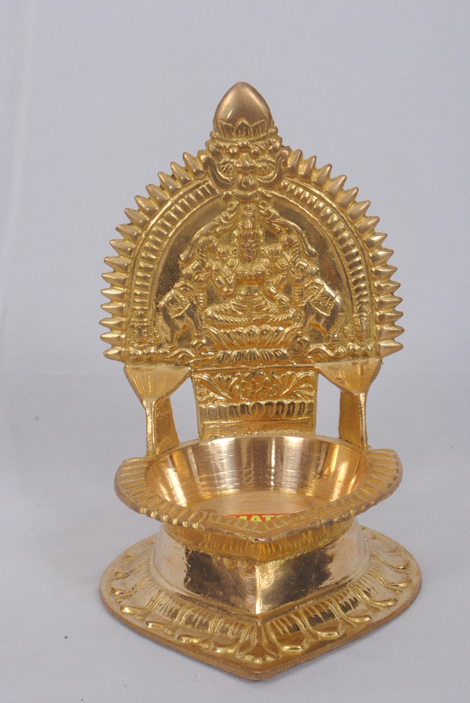 Special Kamatchi vilakku brass statue – Srivadivelavanmetals